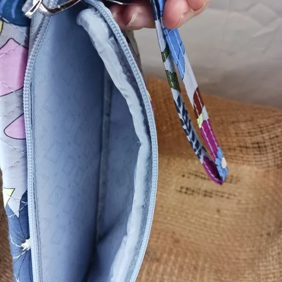 NWOT Vera Bradley RFID Microfiber Wristlet Pocket Purse - Picture 3 of 6